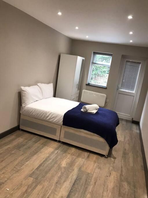 Bedfont House Apartment Hillingdon Exterior photo